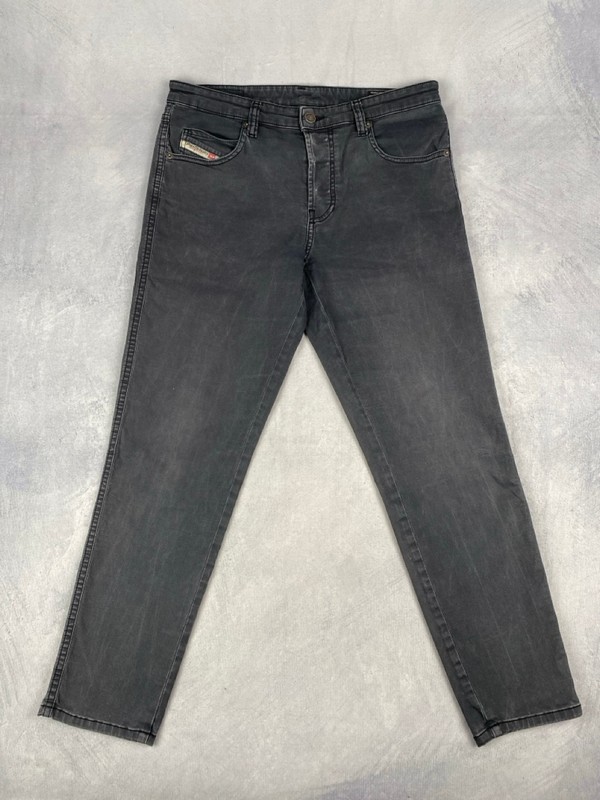 Lot 126  
            Nottingham Luxury Room - Delivery Only 

                
Diesel Jeans - W31 L32 (VAT ONLY PAYABLE ON BUYERS PREMIUM)