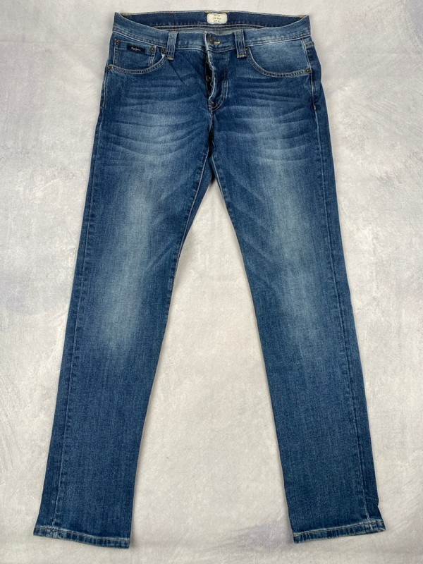 Lot 127  
            Nottingham Luxury Room - Delivery Only 

                
Pepe Jeans Slim Fit - W32 (VAT ONLY PAYABLE ON BUYERS PREMIUM)