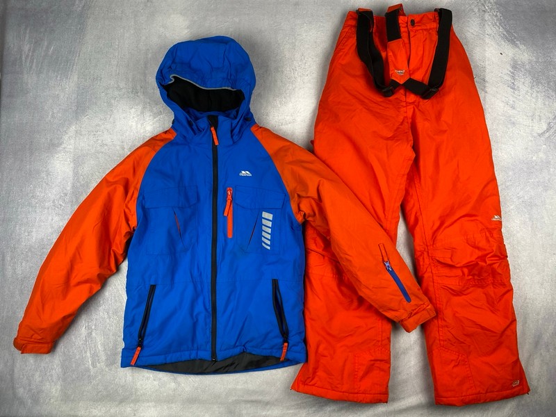 Lot 131  
            Nottingham Luxury Room - Delivery Only 

                
Trespass 2-in-1 Waterproof Ski Jacket & Trousers - Size 9/10 YR (VAT ONLY PAYABLE...