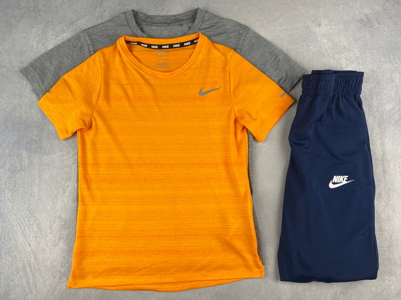 Lot 134  
            Nottingham Luxury Room - Delivery Only 

                
Various Kids Clothing: 2x T-Shirt - Size 10 Yr, S & Bottoms - Size M/137-147cm (V...