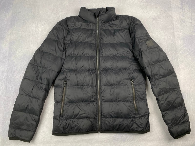 Lot 135  
            Nottingham Luxury Room - Delivery Only 

                
Hugo Boss Puffer Jacket - Size L (VAT ONLY PAYABLE ON BUYERS PREMIUM)