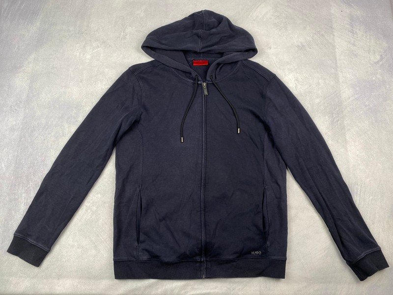 Lot 140  
            Nottingham Luxury Room - Delivery Only 

                
Hugo Boss Zip Hoodie - Size S (VAT ONLY PAYABLE ON BUYERS PREMIUM)
