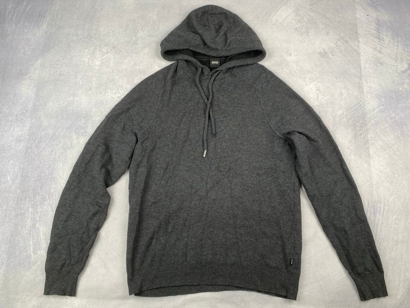 Lot 141  
            Nottingham Luxury Room - Delivery Only 

                
Hugo Boss Hoodie - Size S (VAT ONLY PAYABLE ON BUYERS PREMIUM)