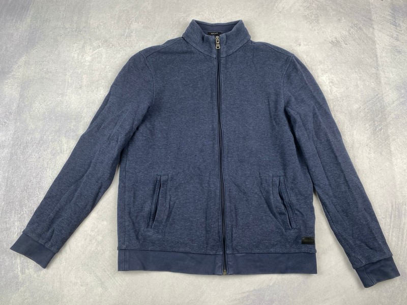 Lot 142  
            Nottingham Luxury Room - Delivery Only 

                
Hugo Boss Zip Sweatshirt - Size M (VAT ONLY PAYABLE ON BUYERS PREMIUM)