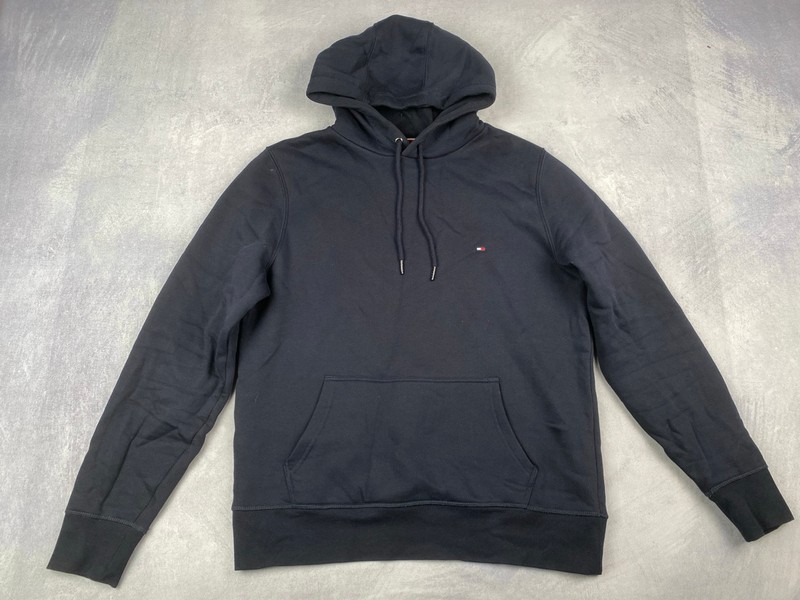 Lot 143  
            Nottingham Luxury Room - Delivery Only 

                
Tommy Hilfiger Hoodie - Size M (VAT ONLY PAYABLE ON BUYERS PREMIUM)