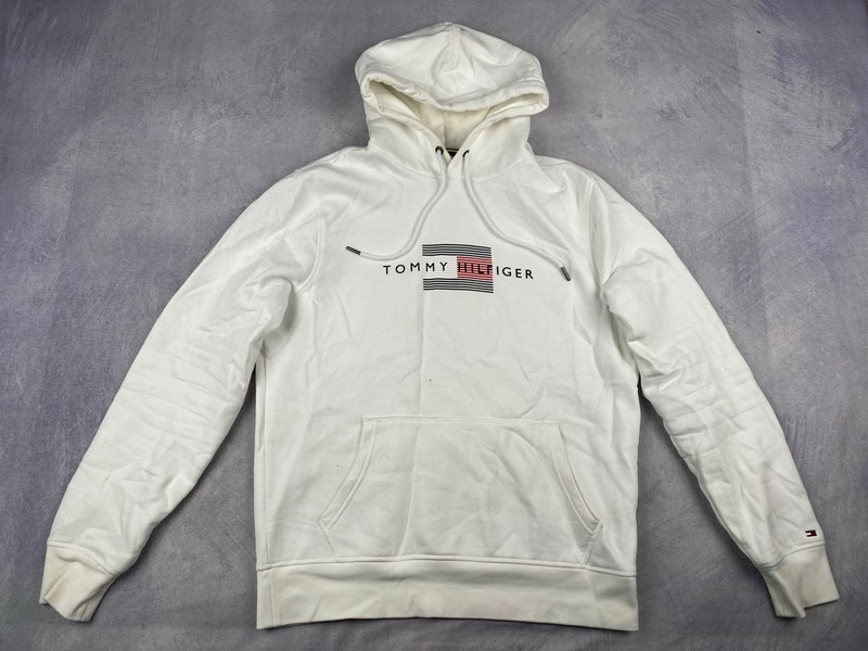 Lot 144  
            Nottingham Luxury Room - Delivery Only 

                
Tommy Hilfiger Hoodie - Size M (VAT ONLY PAYABLE ON BUYERS PREMIUM)