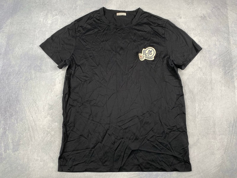 Lot 146  
            Nottingham Luxury Room - Delivery Only 

                
Moncler Logo T-Shirt - Size L (VAT ONLY PAYABLE ON BUYERS PREMIUM)