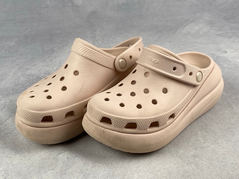 Lot 173  
            Nottingham Luxury Room - Delivery Only 

                
Crocs Salmon Pink Shoes (Worn and Broken Strap), Size M2, W4 (VAT ONLY PAYABLE ON...