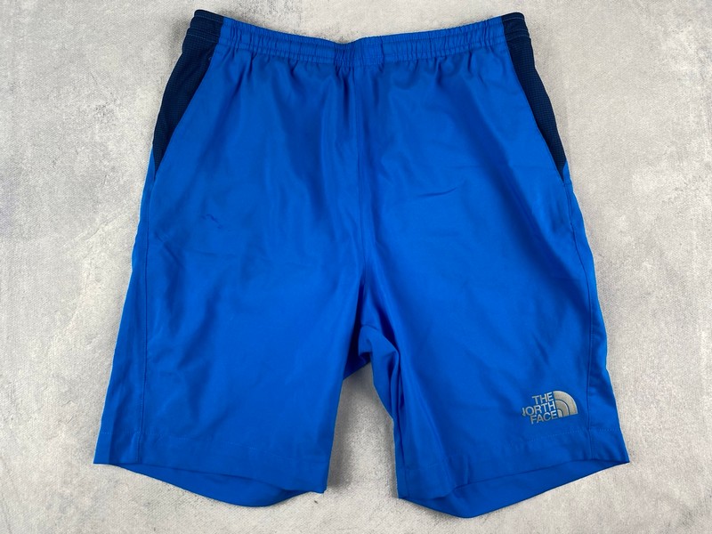 Lot 178  
            Nottingham Luxury Room - Delivery Only 

                
The North Face Blue Shorts (Part of Logo Peeled Off), Size 14-16 Years