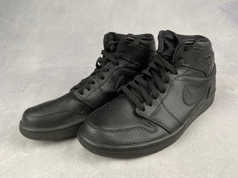 Lot 181  
            Nottingham Luxury Room - Delivery Only 

                
Air Jordan 1 Mid Triple Black Sneakers (Damaged) - Size 8.5(VAT ONLY PAYABLE ON B...