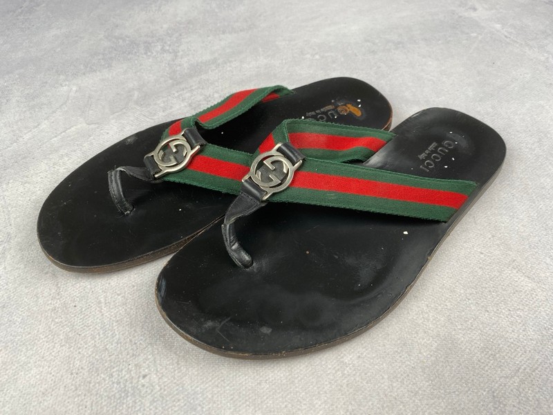 Lot 187  
            Nottingham Luxury Room - Delivery Only 

                
Gucci Scandals - Size 8 (VAT ONLY PAYABLE ON BUYERS PREMIUM)