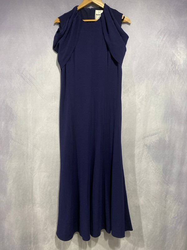 Lot 18  
            Nottingham Luxury Room - Delivery Only 

                
Roland Mouret Satin Cape Maxi Dress - Size 14 - Original RRP £695
