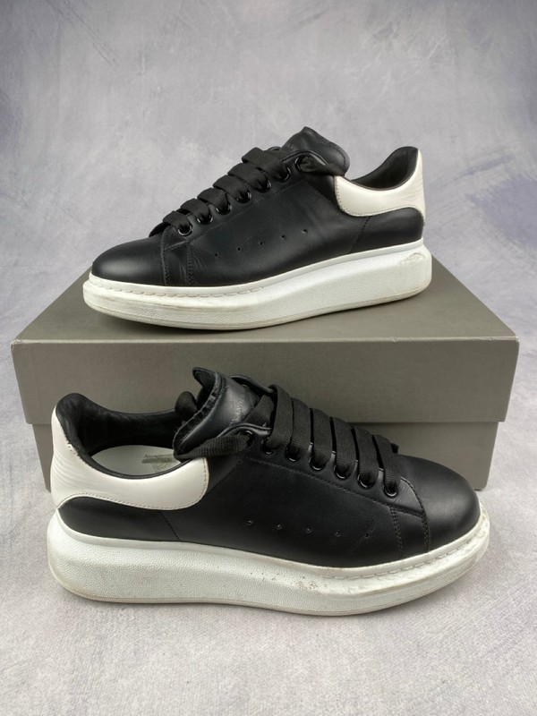Lot 194  
            Nottingham Luxury Room - Delivery Only 

                
Alexander McQueen Oversized Sneakers, Box - Size 43 (VAT ONLY PAYABLE ON BUYERS P...