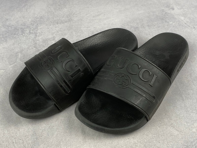 Lot 198  
            Nottingham Luxury Room - Delivery Only 

                
Gucci Sliders - Size 11 (VAT ONLY PAYABLE ON BUYERS PREMIUM)