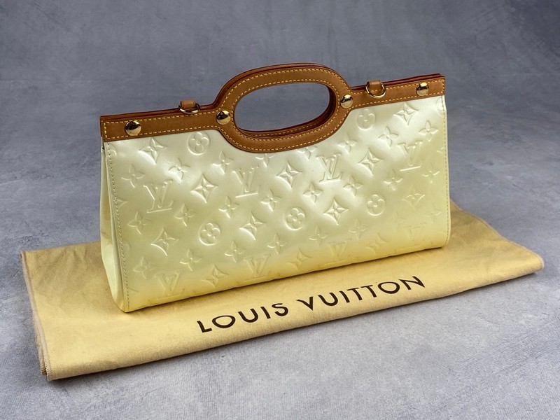 Lot 201  
            Nottingham Luxury Room - Delivery Only 

                
Louis Vuitton Vernis LM0087 Roxbury Drive Bag With Dust Bag And Strap - Approx 32...