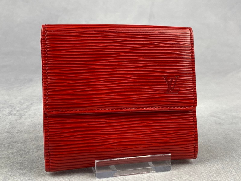 Lot 205  
            Nottingham Luxury Room - Delivery Only 

                
Louis Vuitton Epi Red Wallet - Approx 10x11x2cm (VAT ONLY PAYABLE ON BUYERS PREMIUM)