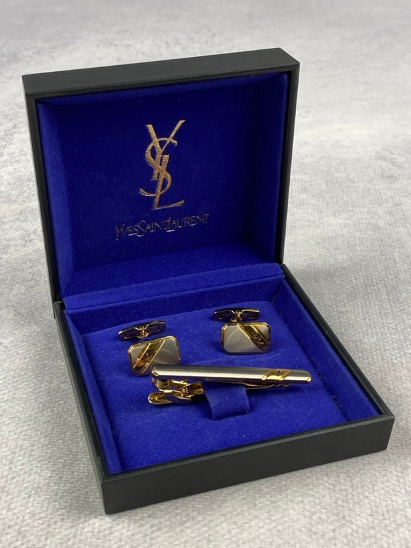 Lot 213  
            Nottingham Luxury Room - Delivery Only 

                
Yves Saint Laurent Tow-Tone Cufflinks And Tie Clip Set With Box (Box Damaged) - (...