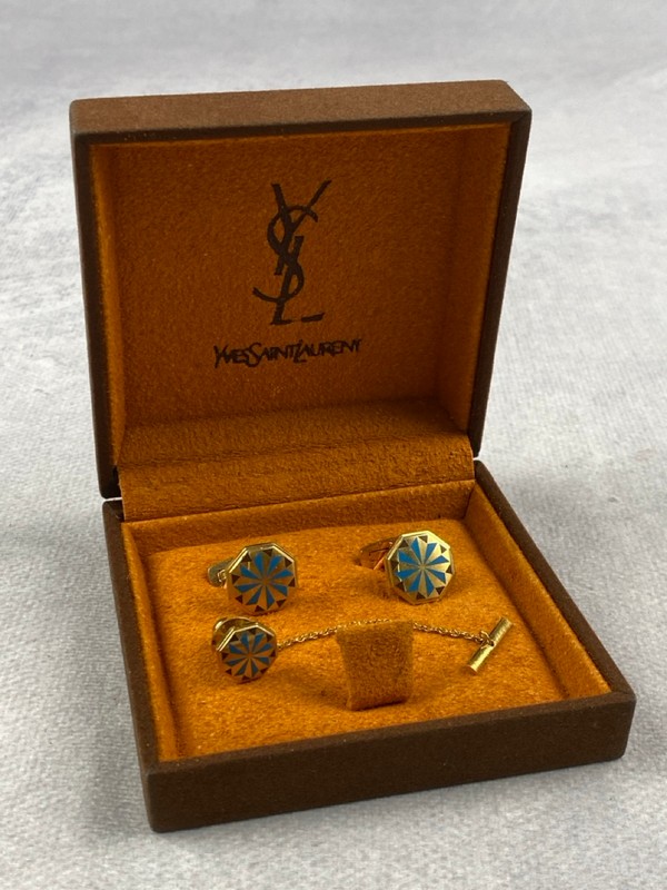 Lot 215  
            Nottingham Luxury Room - Delivery Only 

                
Yves Saint Laurent Cufflink Set With Box - (VAT ONLY PAYABLE ON BUYERS PREMIUM)