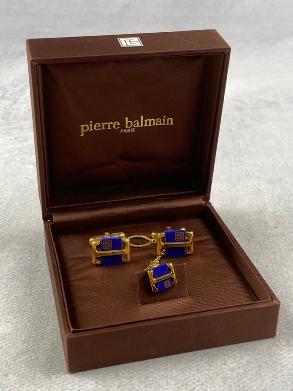 Lot 219  
            Nottingham Luxury Room - Delivery Only 

                
Pierre Balmain Paris Cufflinks Set With Box - (VAT ONLY PAYABLE ON BUYERS PREMIUM)