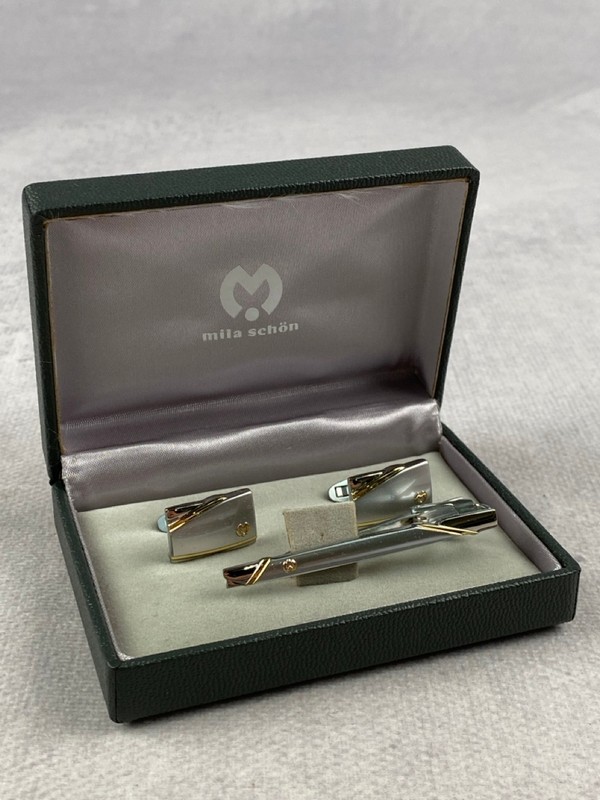 Lot 220  
            Nottingham Luxury Room - Delivery Only 

                
Mila Schon Cufflinks And Tie Clip Set With Box - (VAT ONLY PAYABLE ON BUYERS PREM...