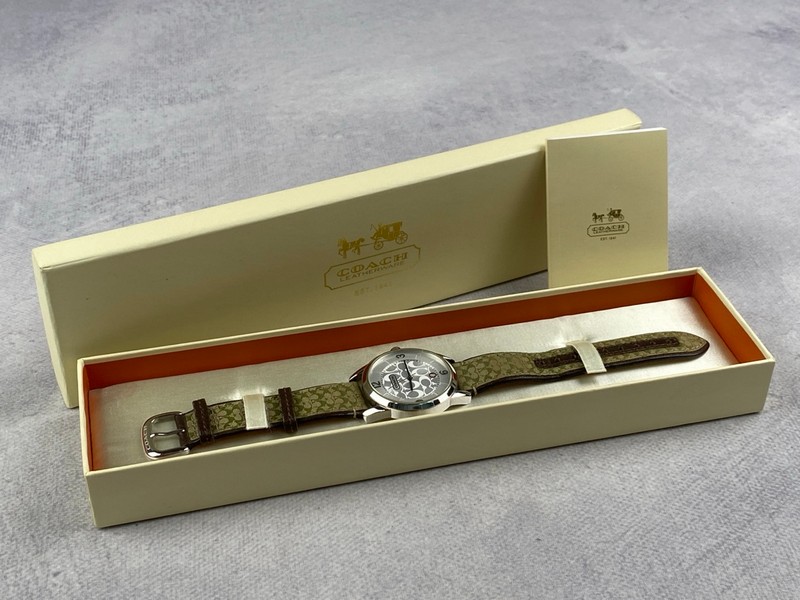 Lot 222  
            Nottingham Luxury Room - Delivery Only 

                
Coach Classic Womens Wrist Watch With Signature Canvas Strap With Box - (VAT ONLY...