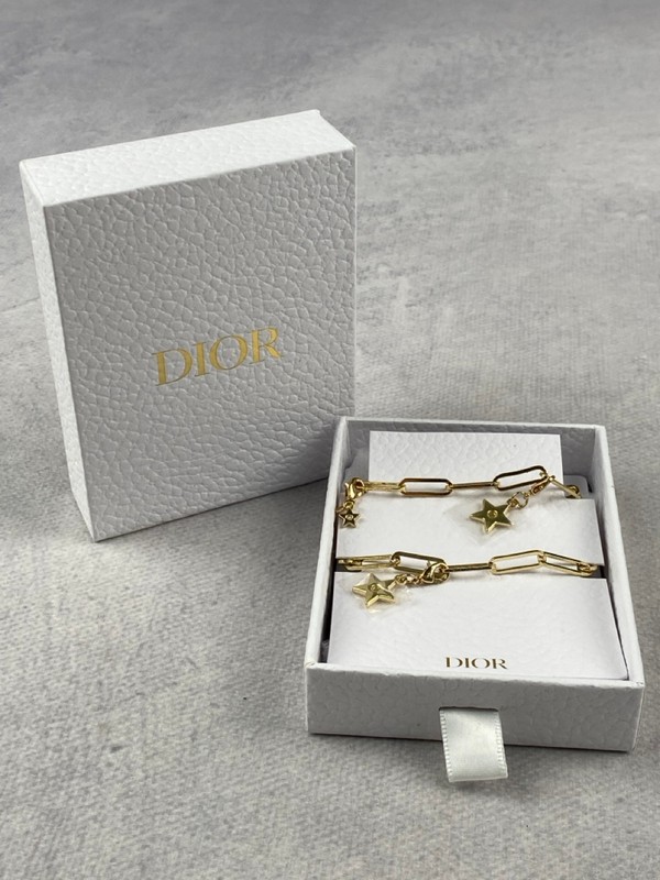 Lot 227  
            Nottingham Luxury Room - Delivery Only 

                
Christian Dior Gold-Tone Novelty Phone Charm Set With Star Accents - (VAT ONLY PA...