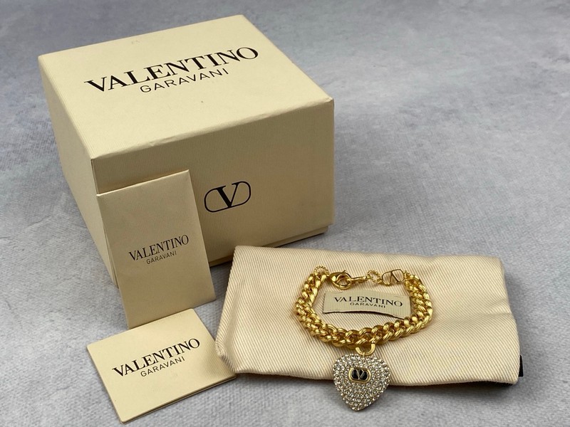 Lot 24  
            Nottingham Luxury Room - Delivery Only 

                
Valentino Heart Shaped Logo Bracelet, Box - Original RRP £550