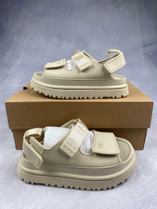 Lot 290  
            Nottingham Luxury Room - Delivery Only 

                
Ugg Kids Goldenglow Sandals In Cream. Size: Us 13 Eu 31 Uk 12 . Rrp: £60