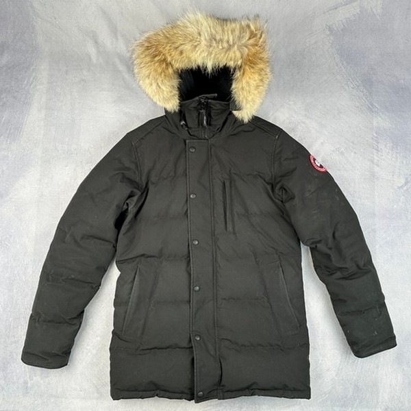 Lot 296  
            Nottingham Luxury Room - Delivery Only 

                
Canada Goose Wyndham Parka Jacket :3805M - Size M (VAT ONLY PAYABLE ON BUYERS PRE...