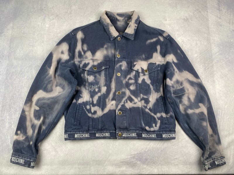 Lot 30  
            Nottingham Luxury Room - Delivery Only 

                
Moschino Jeans Jacket - Size 50 (VAT ONLY PAYABLE ON BUYERS PREMIUM)