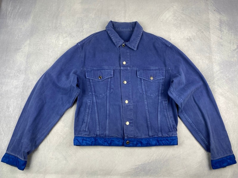 Lot 31  
            Nottingham Luxury Room - Delivery Only 

                
Moschino Jeans Jacket - Size 52 (VAT ONLY PAYABLE ON BUYERS PREMIUM)