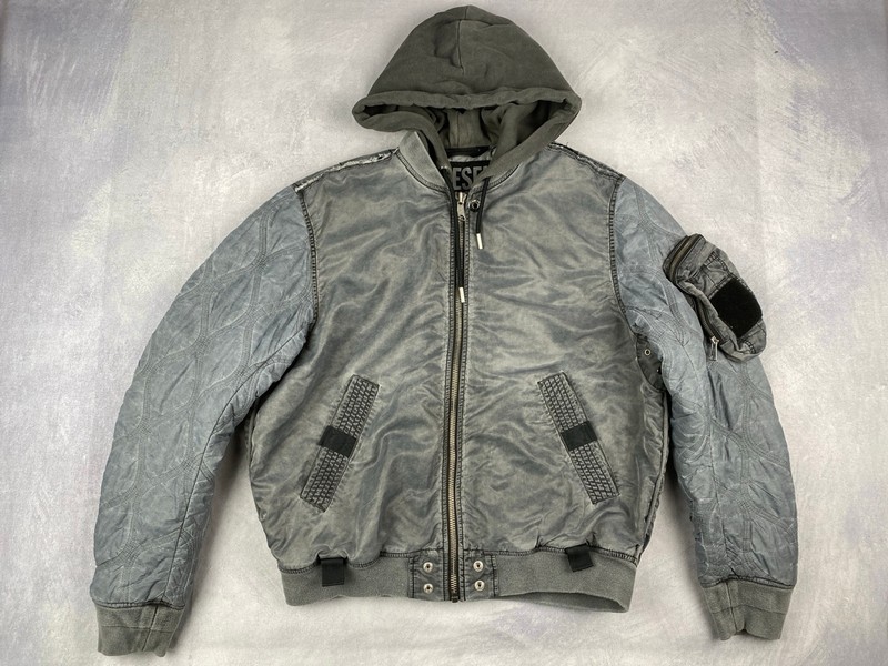 Lot 33  
            Nottingham Luxury Room - Delivery Only 

                
Diesel Bomber Jacket - Size XL (VAT ONLY PAYABLE ON BUYERS PREMIUM)