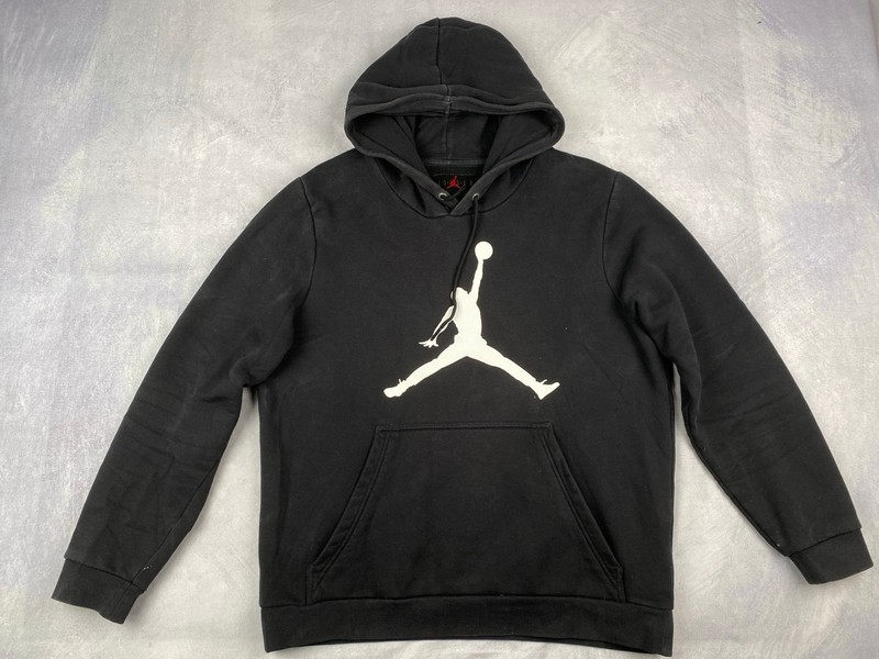 Lot 36  
            Nottingham Luxury Room - Delivery Only 

                
Air Jordan Logo Hoodie - Size L (VAT ONLY PAYABLE ON BUYERS PREMIUM)