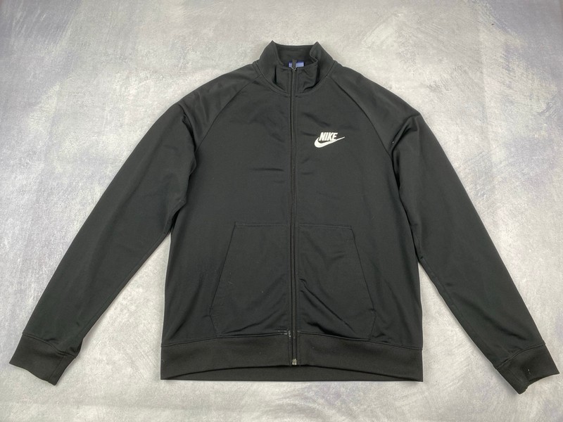 Lot 38  
            Nottingham Luxury Room - Delivery Only 

                
Nike Track Top - Size L (VAT ONLY PAYABLE ON BUYERS PREMIUM)