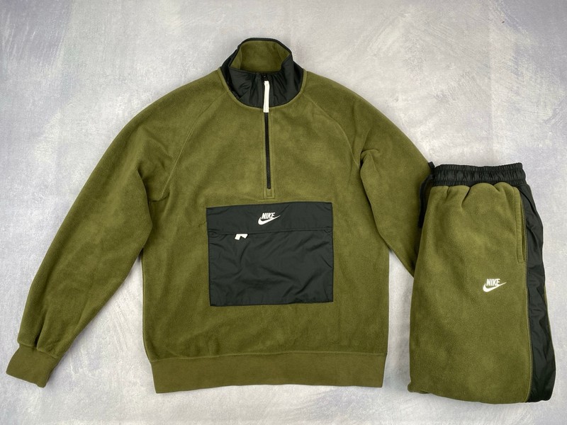 Lot 40  
            Nottingham Luxury Room - Delivery Only 

                
Nike Quarter Zip 1/4 Tracksuit - Size M (VAT ONLY PAYABLE ON BUYERS PREMIUM)