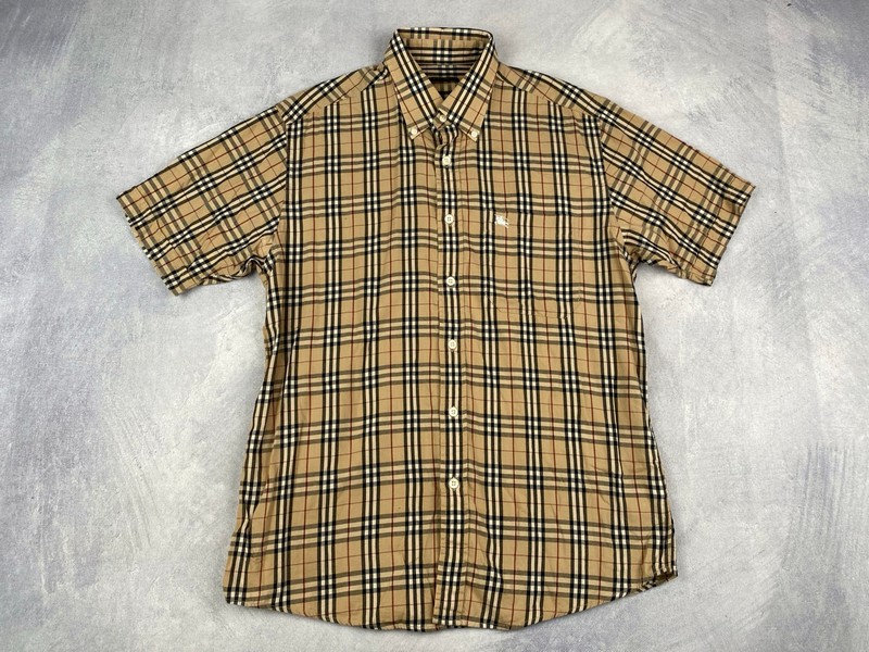 Lot 42  
            Nottingham Luxury Room - Delivery Only 

                
Burberry Short Sleeve Shirt - Size L (VAT ONLY PAYABLE ON BUYERS PREMIUM)