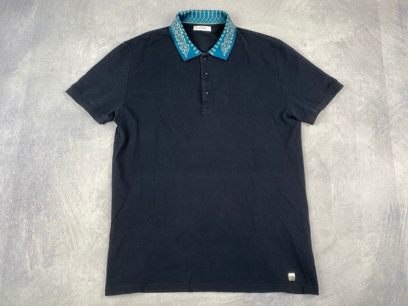 Lot 44  
            Nottingham Luxury Room - Delivery Only 

                
Versace Collection Polo Shirt - Size L (VAT ONLY PAYABLE ON BUYERS PREMIUM)
