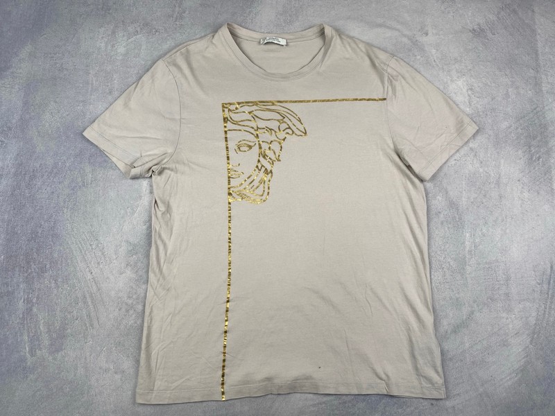 Lot 49  
            Nottingham Luxury Room - Delivery Only 

                
Versace Collection T-shirt - Size L (VAT ONLY PAYABLE ON BUYERS PREMIUM)