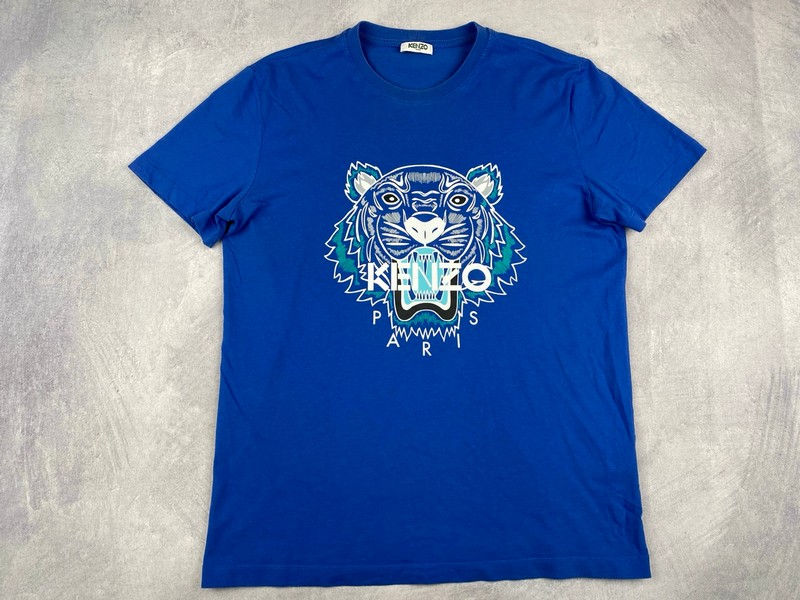 Lot 54  
            Nottingham Luxury Room - Delivery Only 

                
Kenzo T-Shirt - Size L (VAT ONLY PAYABLE ON BUYERS PREMIUM)