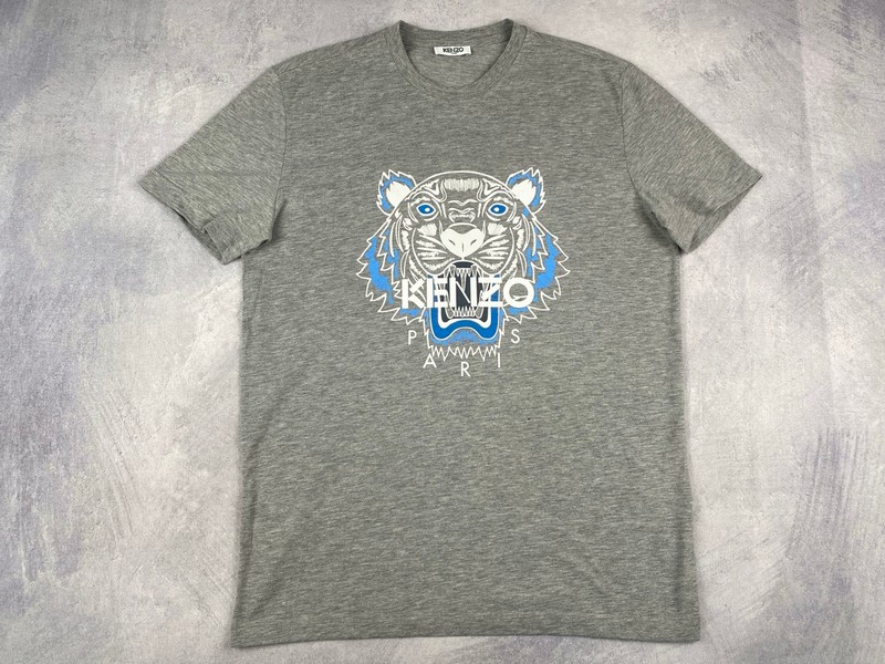 Lot 55  
            Nottingham Luxury Room - Delivery Only 

                
Kenzo T-Shirt - Size L (VAT ONLY PAYABLE ON BUYERS PREMIUM)