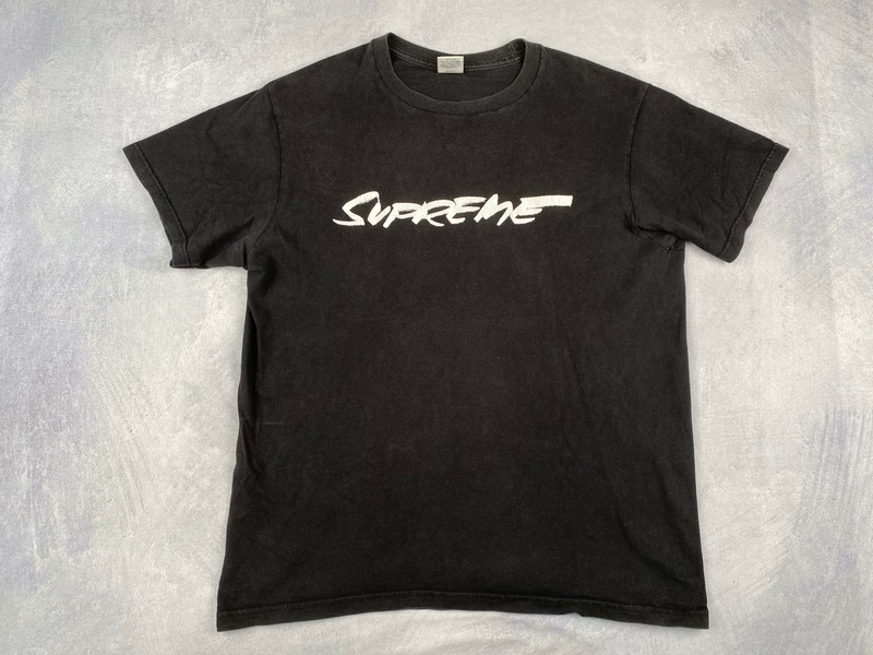 Lot 58  
            Nottingham Luxury Room - Delivery Only 

                
Supreme T-Shirt - Size M (VAT ONLY PAYABLE ON BUYERS PREMIUM)