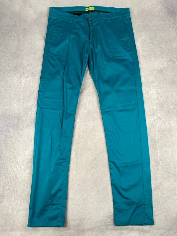 Lot 59  
            Nottingham Luxury Room - Delivery Only 

                
Versace Jeans Trousers - Size W36 (VAT ONLY PAYABLE ON BUYERS PREMIUM)
