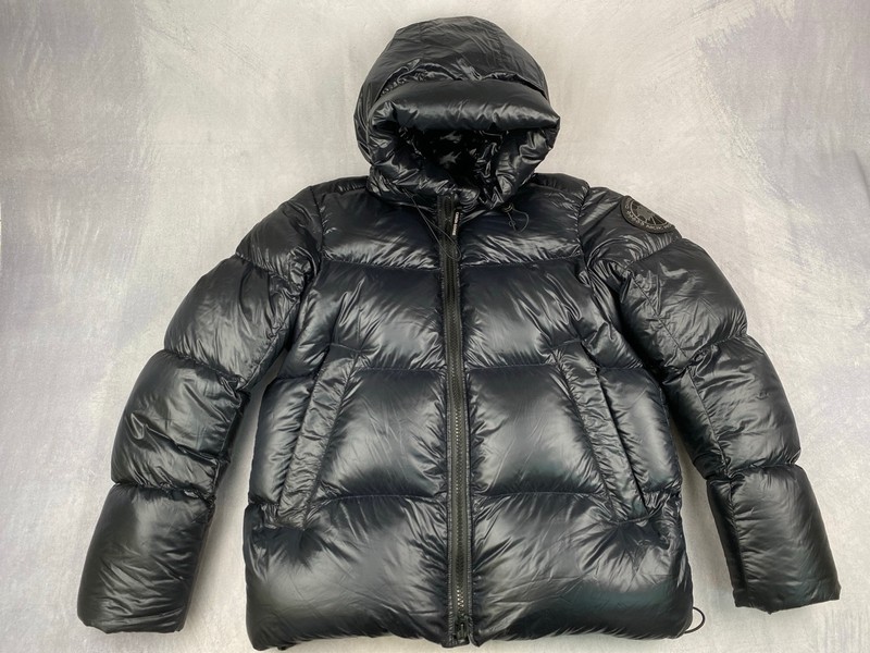 Lot 5  
            Nottingham Luxury Room - Delivery Only 

                
Canada Goose Crofton Puffer Jacket :2252MB - Size M - Original RRP £ 1,025
