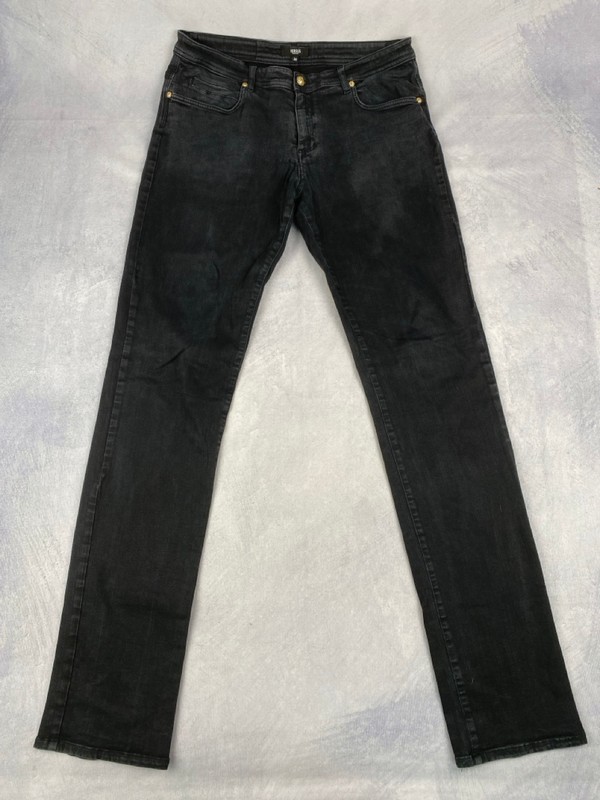 Lot 60  
            Nottingham Luxury Room - Delivery Only 

                
Versace Versus Jeans - Size W36 (VAT ONLY PAYABLE ON BUYERS PREMIUM)