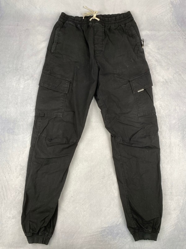 Lot 64  
            Nottingham Luxury Room - Delivery Only 

                
Represent Cargo Trousers - Size L (VAT ONLY PAYABLE ON BUYERS PREMIUM)