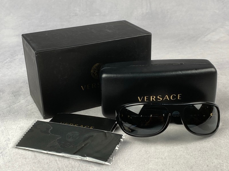 Lot 72  
            Nottingham Luxury Room - Delivery Only 

                
Versace 4276 Polarized Sunglasses, Box/Case/Dustcloth (VAT ONLY PAYABLE ON BUYERS...
