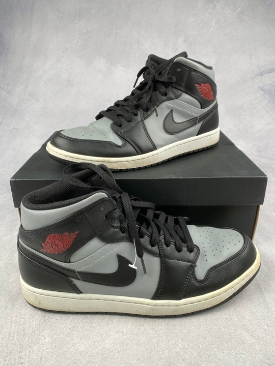 Lot 75  
            Nottingham Luxury Room - Delivery Only 

                
Air Jordan 1 Mid 554724-096, Box - Size 10 (VAT ONLY PAYABLE ON BUYERS PREMIUM)
