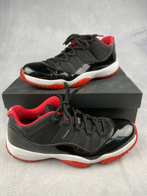 Lot 78  
            Nottingham Luxury Room - Delivery Only 

                
Air Jordan 11 Retro Low 528895-012 Sneakers, Box - Size 10 (VAT ONLY PAYABLE ON B...