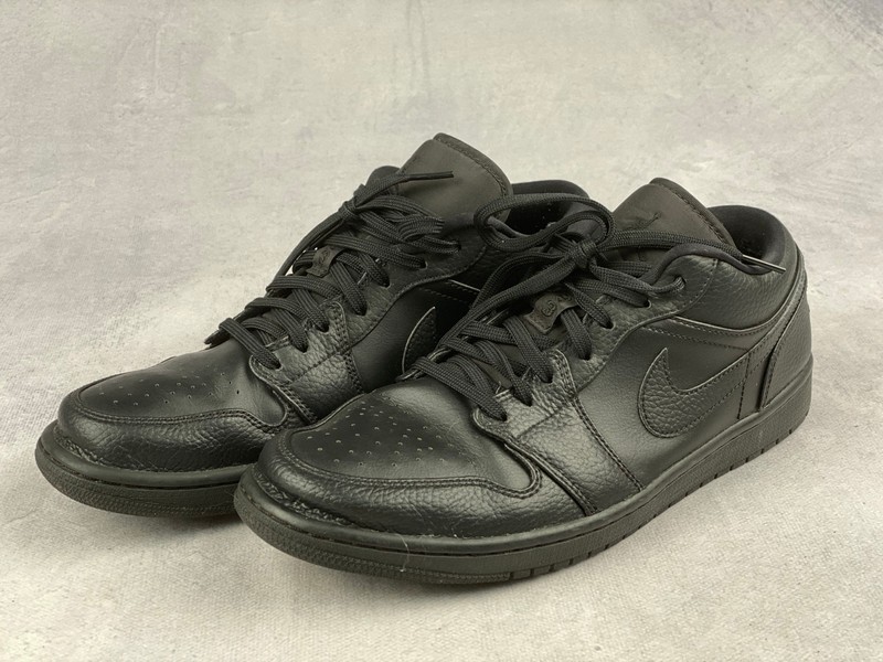 Lot 81  
            Nottingham Luxury Room - Delivery Only 

                
Air Jordan 1 Low Triple Black 553558-091 Sneakers - Size 10 (VAT ONLY PAYABLE ON ...