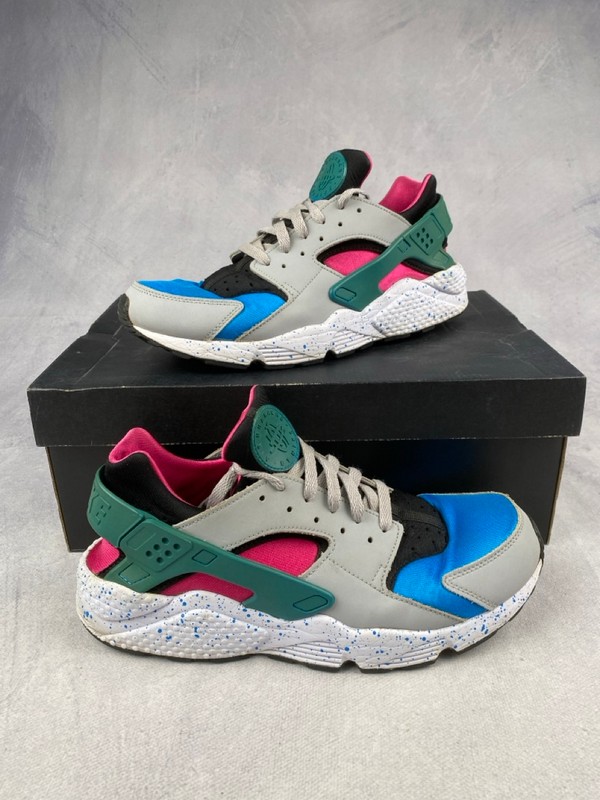 Lot 83  
            Nottingham Luxury Room - Delivery Only 

                
Nike ID Huaraches Sneakers, Box - Size 10 (VAT ONLY PAYABLE ON BUYERS PREMIUM)
